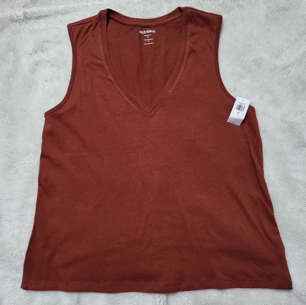 NWT! Burnt Orange Size XS Everwhere V-neck Tank Top!
